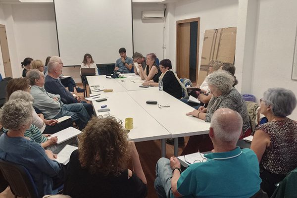 Fotografía de una reunión de la Coordinadora de viviendas de Madrid